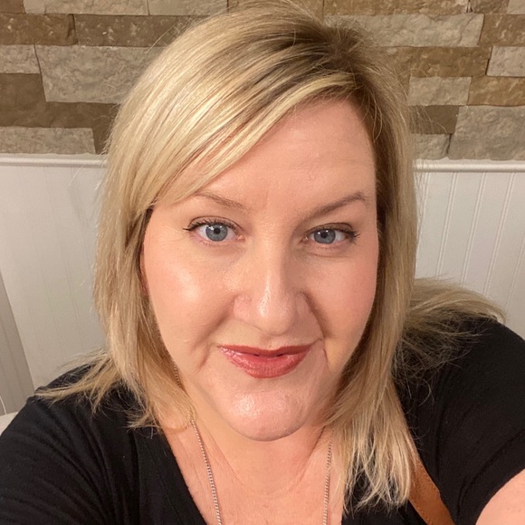 Meet your Posher, Julie - Picture 1 of 1